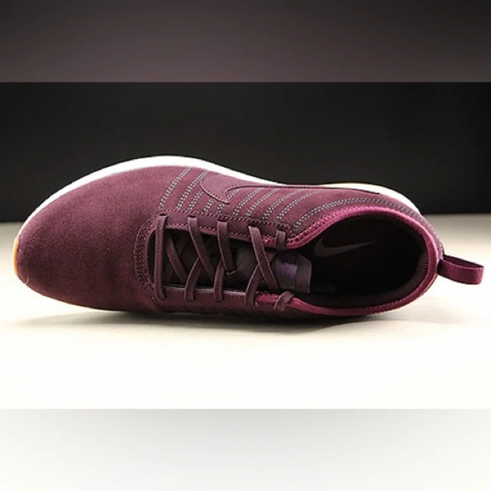 Nike Athletic Suede Shoes Size 7.5